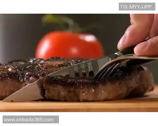 足球明星分享生活点滴吃剩饭的真实瞬间引发网友热议